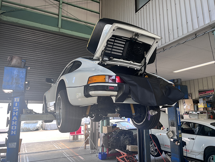 ポルシェ930ターボ修理作業