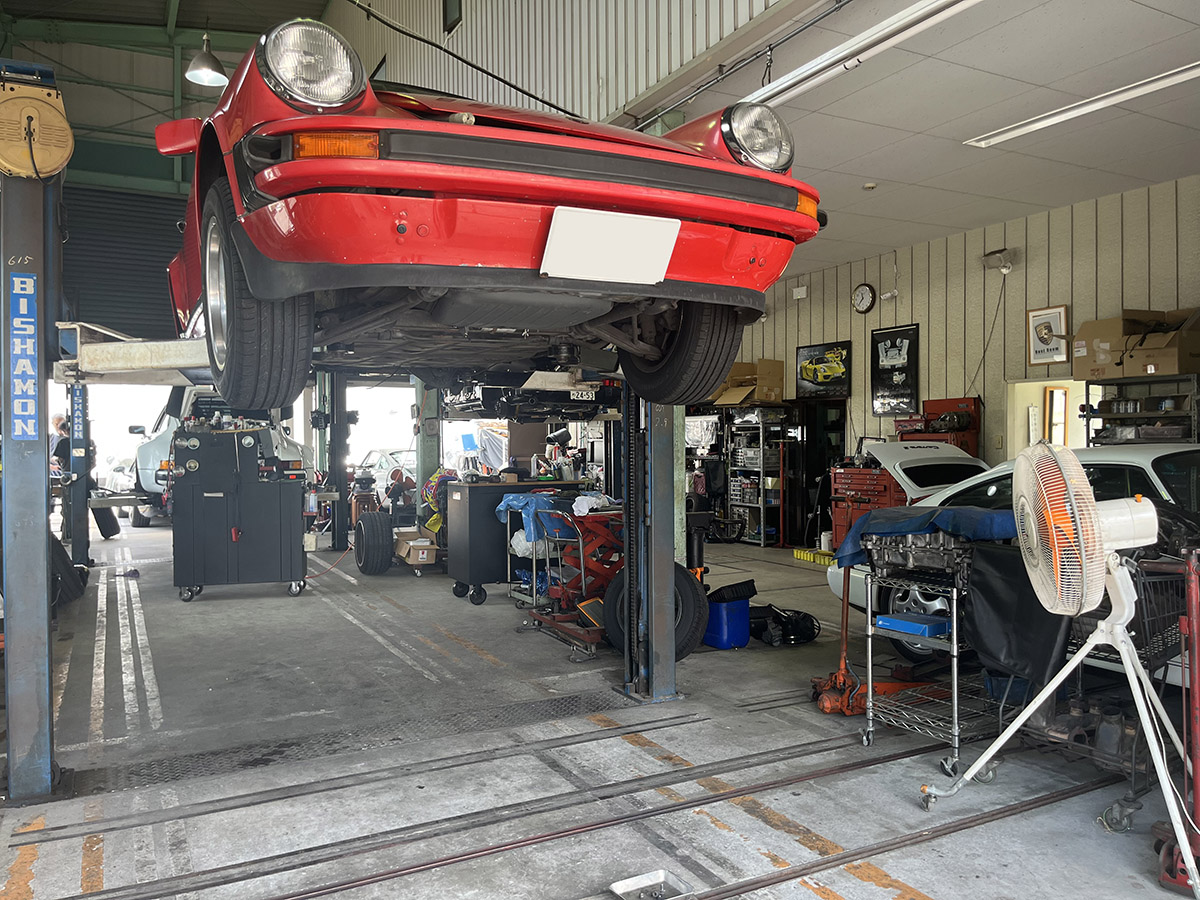 76年ポルシェ911 3.0カレラ整備車両