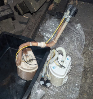 ポルシェボクスター986 フューエルポンプ新旧