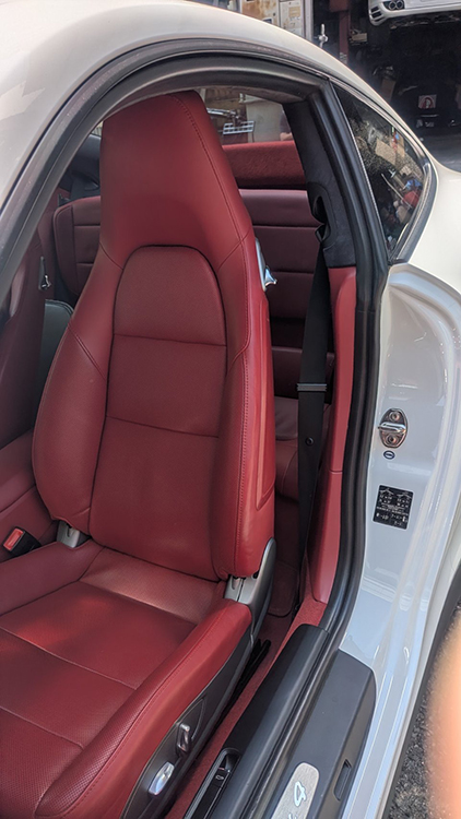 ポルシェ991 シートリペア後の画像