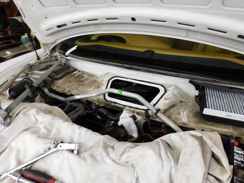 ポルシェボクスター ヒーターコア脱着車両側画像