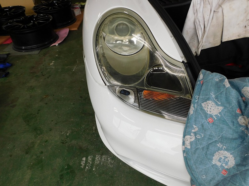 ポルシェボクスター(986) ヘッドライトの黄ばみ画像