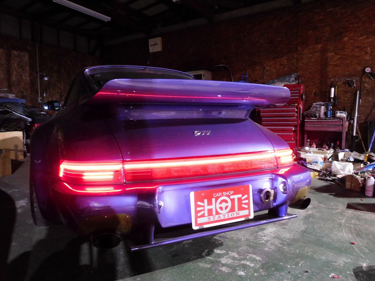 ポルシェ964 LEDテールライト点灯時の画像