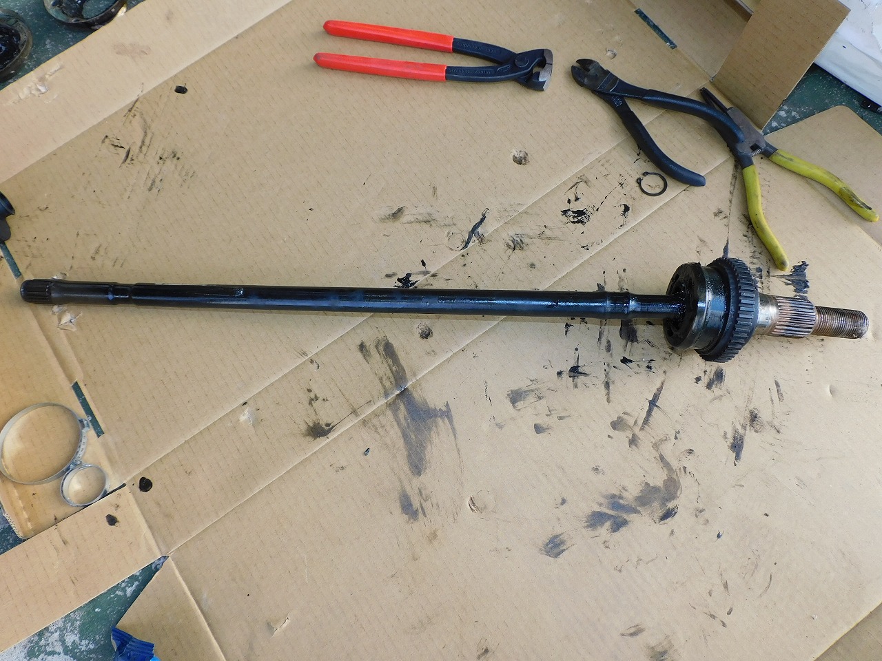 ポルシェマカン ドライブシャフトブーツ交換作業