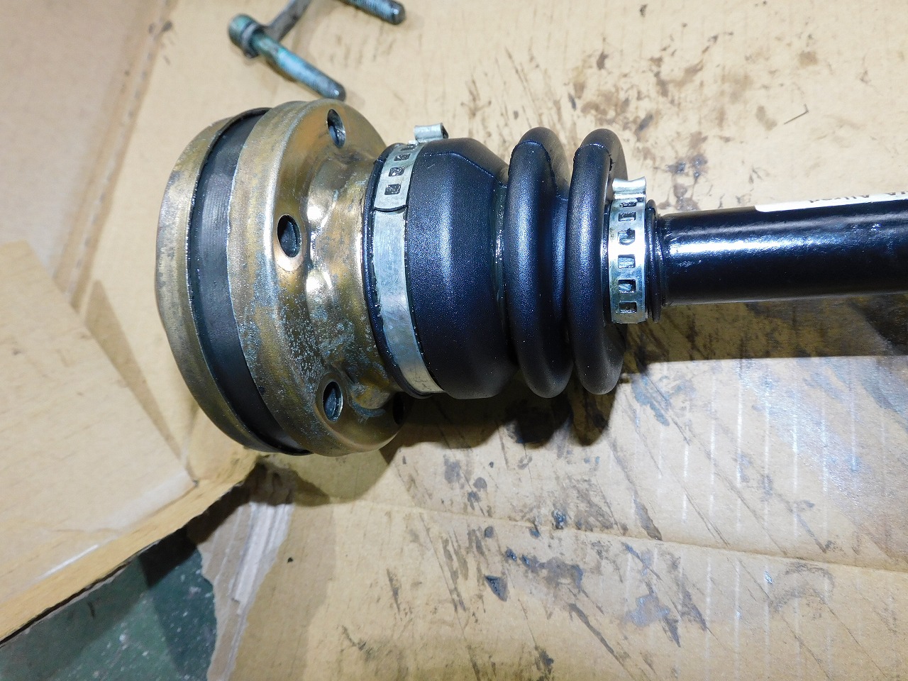 ポルシェマカン インナー側ドライブシャフトブーツ