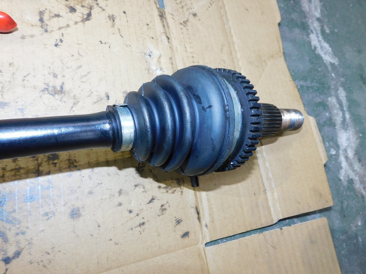 ポルシェマカン アウター側のドライブシャフトブーツ
