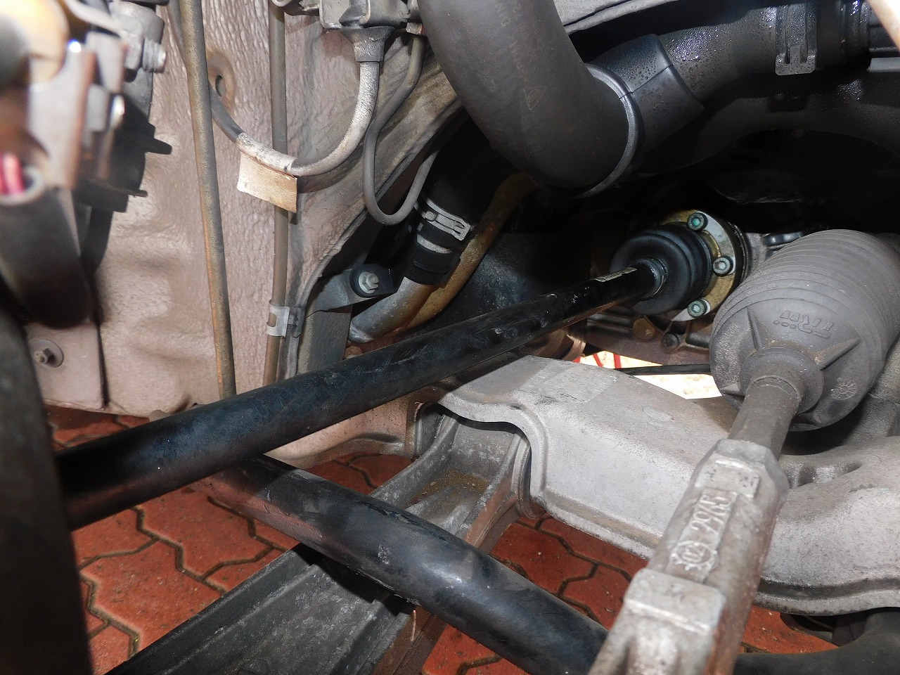 ポルシェマカン ドライブシャフト組付け