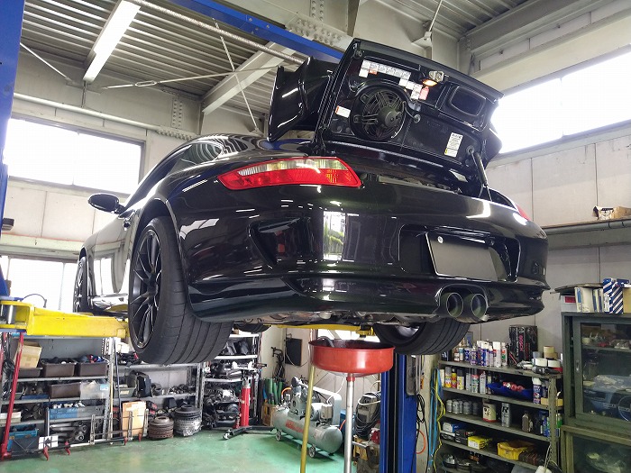 ポルシェ997GT3エンジンオイル交換作業