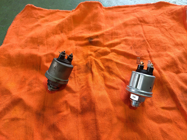 ポルシェ964のオイルプレッシャーセンダ部品の写真