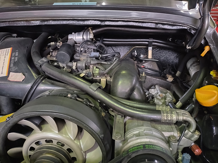 ポルシェ964オイルプレッシャーセンダ取り付け画像