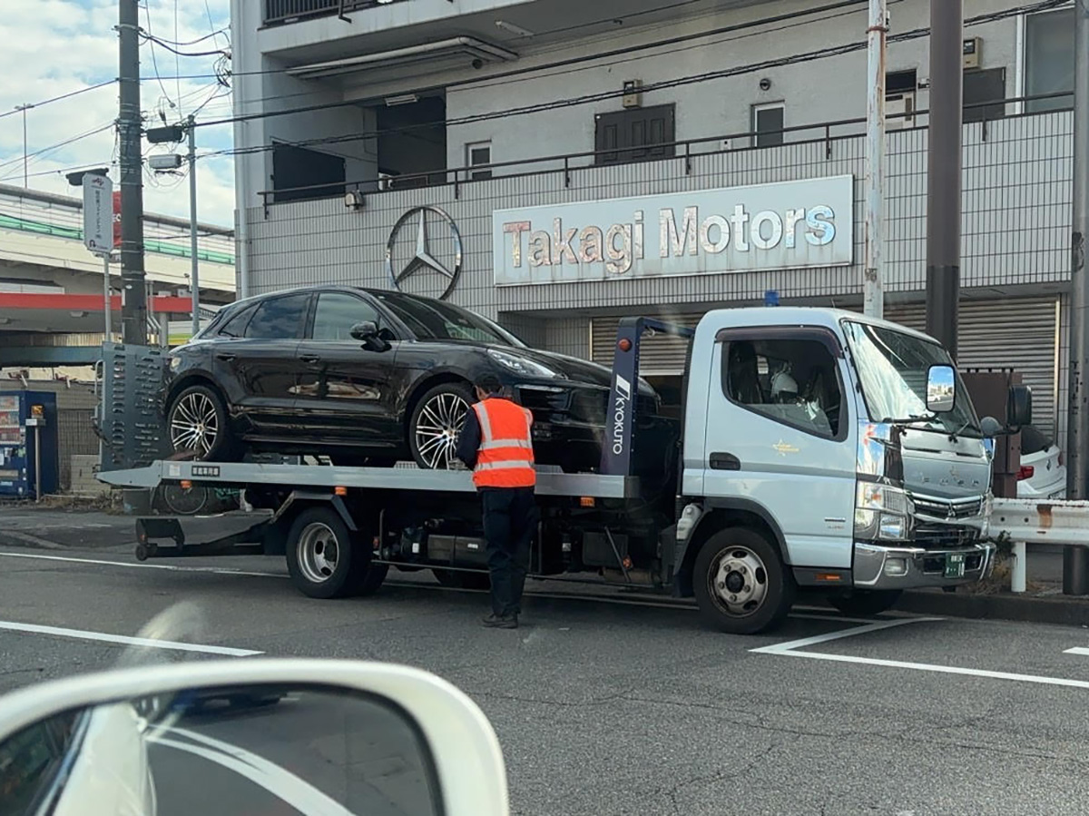 ポルシェマカンレッカー搬送