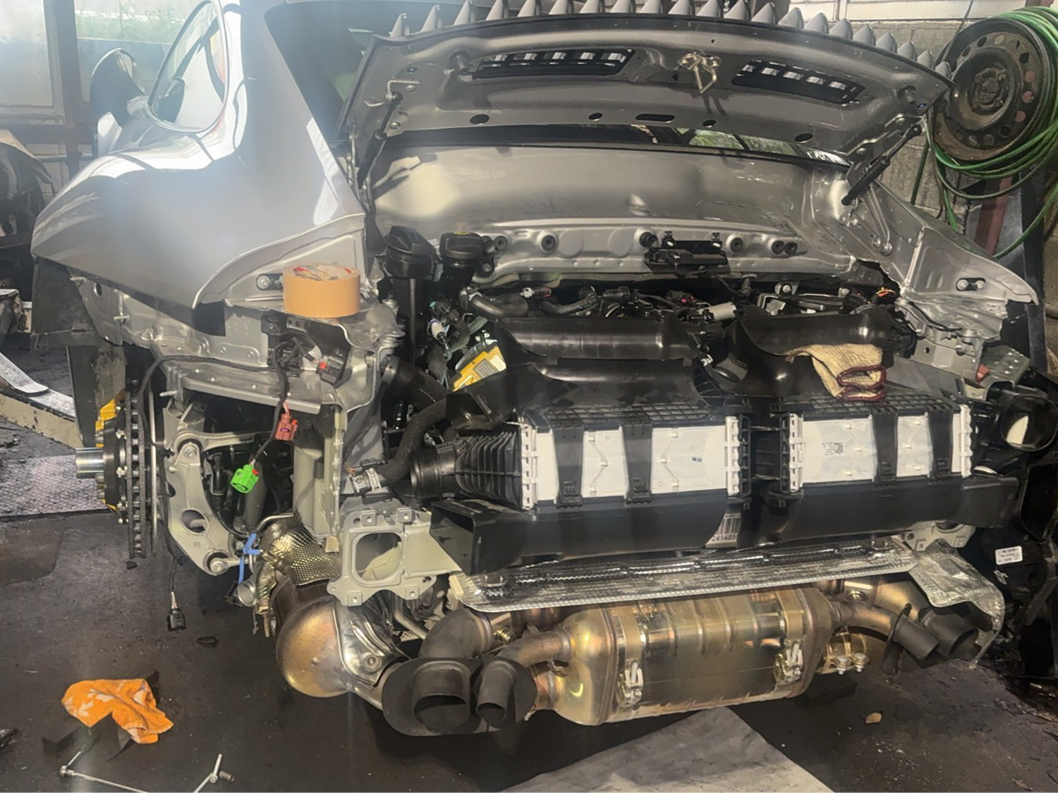 ポルシェ992ターボS 修理作業