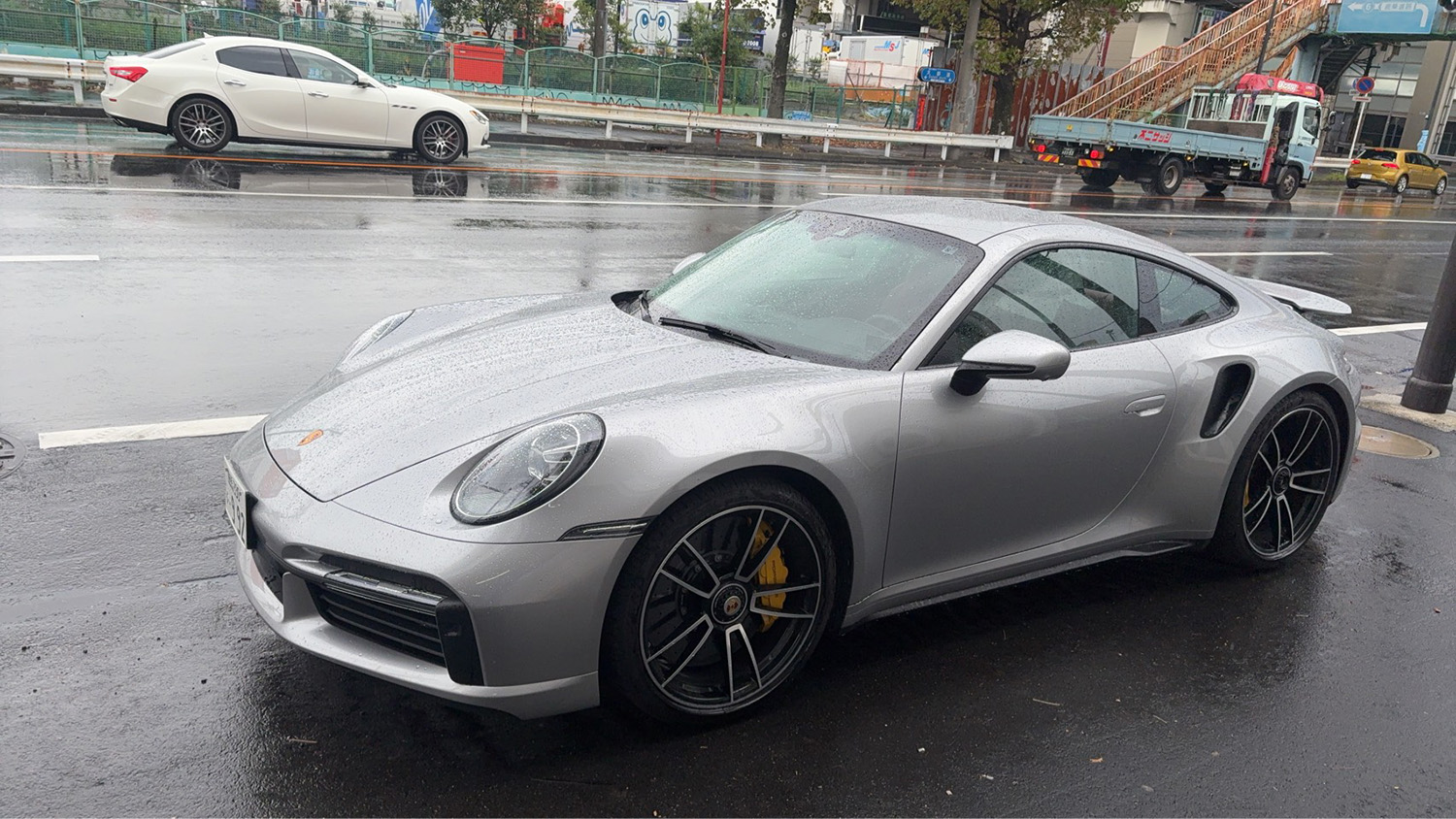 ポルシェ992ターボS 修理作業完了後の画像