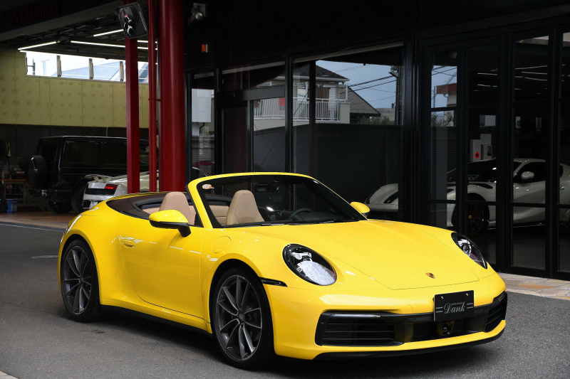 ポルシェ 911(Type992) カレラ　カブリオレ　左ハンドル　スポーツクロノ　スポーツエグゾースト　麻布店展示車両