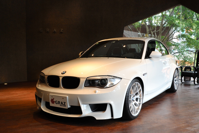 Bmw 1シリーズ Mクーペ アルピンホワイト ブラック 左ハンドル 6速mt 新車並行 Akrapovic Evolution エグゾーストシステム グラーツ オートモビール株式会社 ポルシェ中古車検索 チャンネル9 Jp