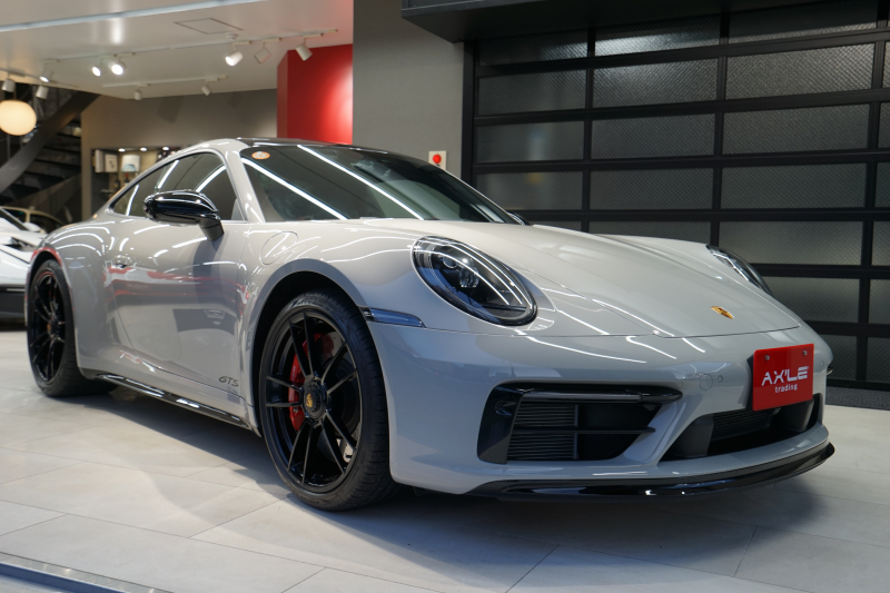 ポルシェ 911(Type992) カレラGTS　1オーナー　D車　左ハンドル　7速MT　Fリフター　ガラスサンルーフ　外装色クレヨン
