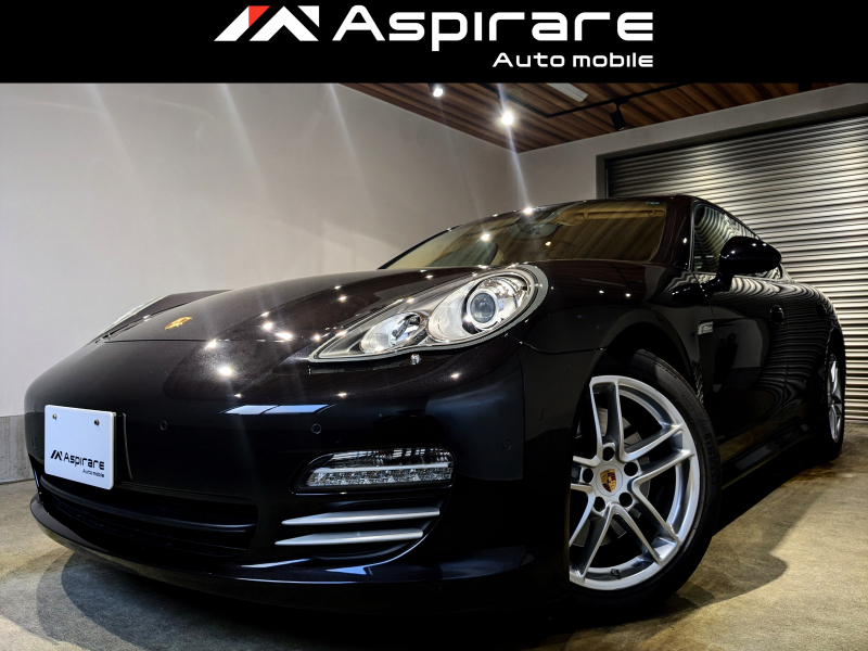 ポルシェ パナメーラ 4　ベージュレザーシートインテリア　オプション19インチアルミホイール　キセノンヘッドライト　シートヒーター　ナビTV　リアカメラ　パワーテールゲート