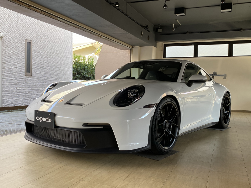 ポルシェ 911(Type992) クロノPKG キャララホワイト ブラック×GTシルバーステッチインテリア  911GT3サテンブラック塗装AW×ハイブラック塗装キャリパー フロントリフトシステム LEDヘッドライトPDLS