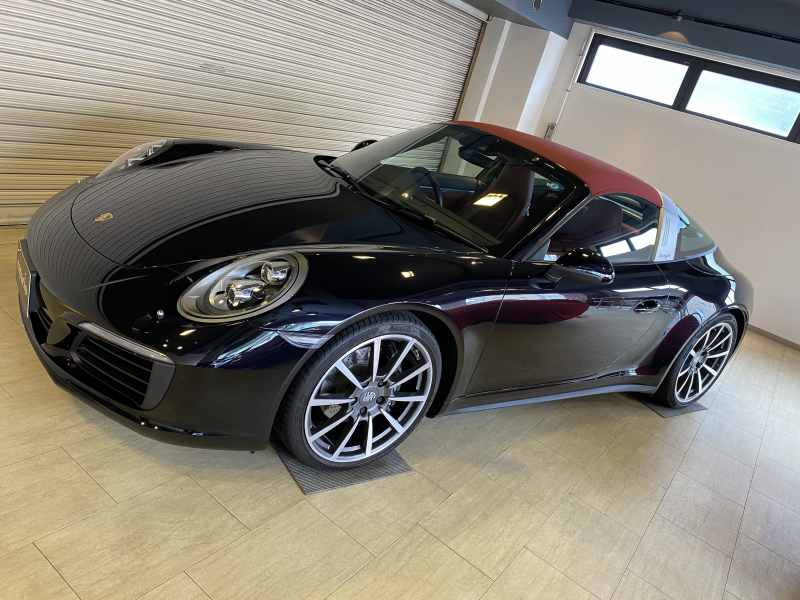 ポルシェPorsche銀無垢（シルバー）ミニカー本革ストラップロゴ付き ポルシェPorsche銀無垢（シルバー）ミニカー本革ストラップロゴ付き
