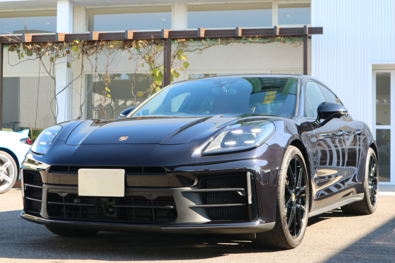 ポルシェ パナメーラ 現行モデル　正規ディ－ラ－車　オプション多数